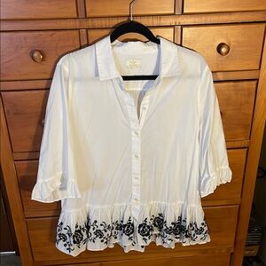 Beautiful Kate Spade white blouse with black embroidered flowers. Size XL.